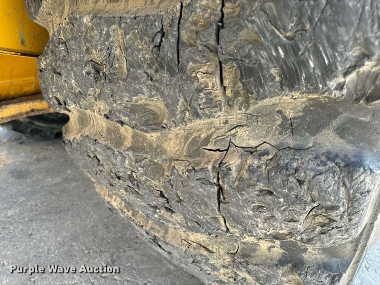 image for item DL4403 2014 Caterpillar 627K conventional scraper 