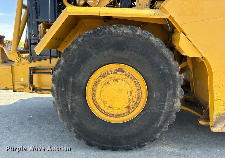 image for item DL4403 2014 Caterpillar 627K conventional scraper 