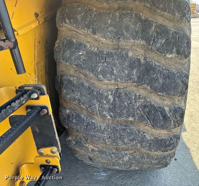 image for item DL4403 2014 Caterpillar 627K conventional scraper 