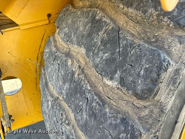 image for item DL4403 2014 Caterpillar 627K conventional scraper 