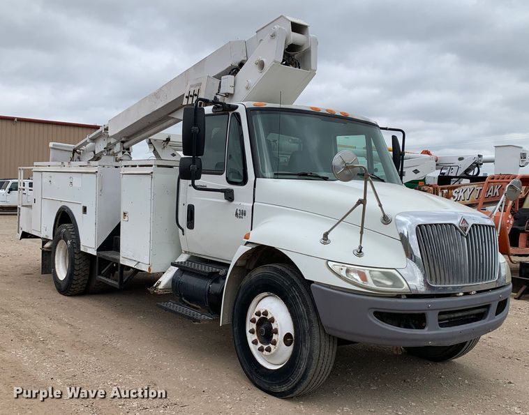 image for item DM7776 2007 International 4300 bucket truck