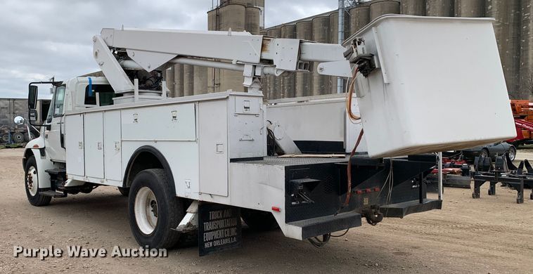 image for item DM7776 2007 International 4300 bucket truck