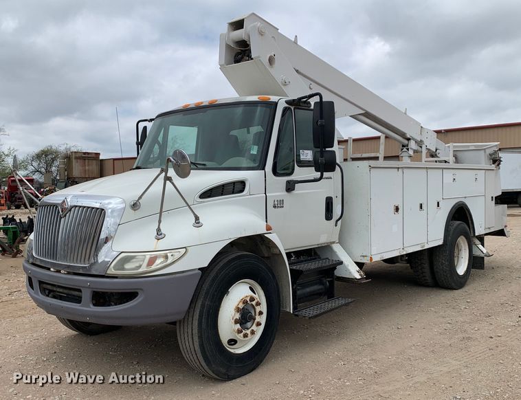 image for item DM7776 2007 International 4300 bucket truck