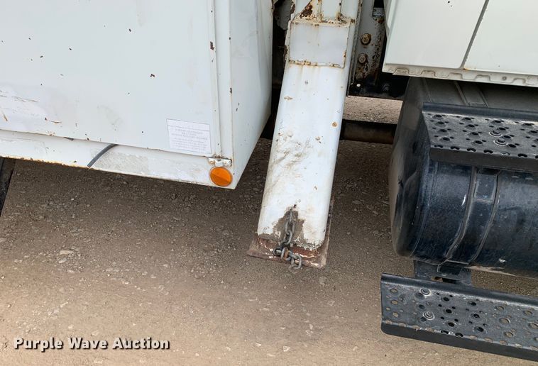 image for item DM7776 2007 International 4300 bucket truck