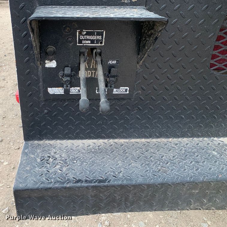 image for item DM7776 2007 International 4300 bucket truck