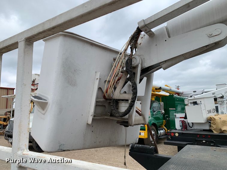 image for item DM7776 2007 International 4300 bucket truck