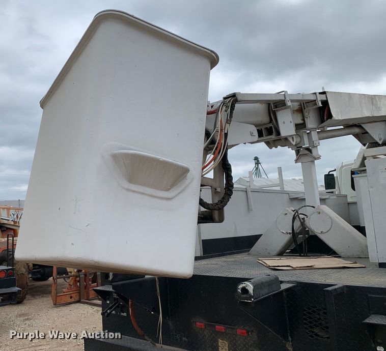 image for item DM7776 2007 International 4300 bucket truck