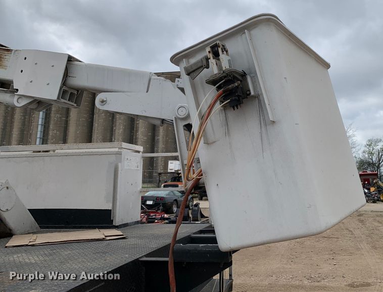 image for item DM7776 2007 International 4300 bucket truck