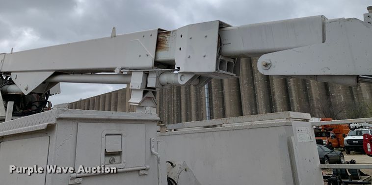 image for item DM7776 2007 International 4300 bucket truck