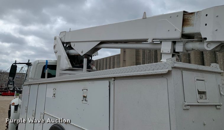 image for item DM7776 2007 International 4300 bucket truck