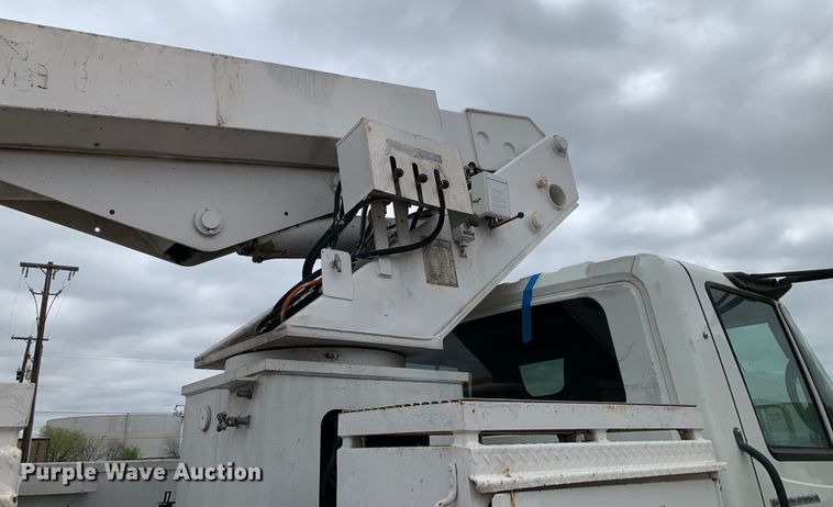 image for item DM7776 2007 International 4300 bucket truck