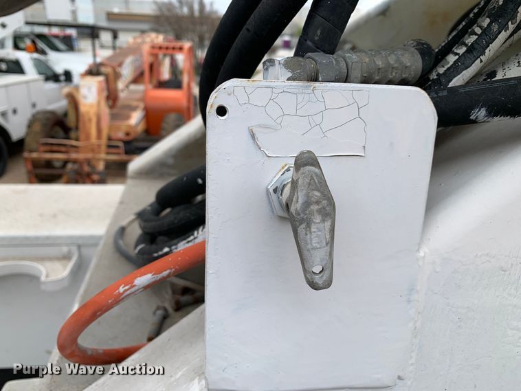 image for item DM7776 2007 International 4300 bucket truck