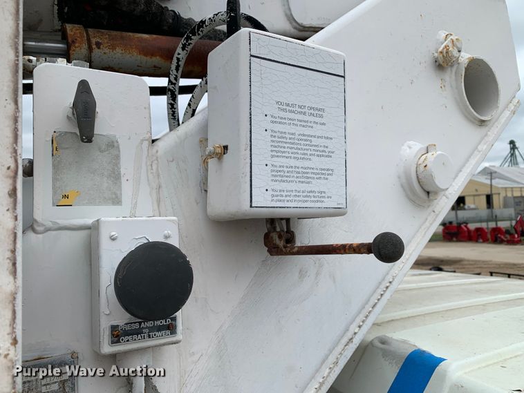 image for item DM7776 2007 International 4300 bucket truck