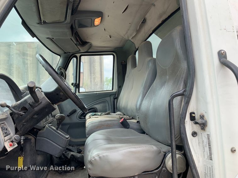 image for item DM7776 2007 International 4300 bucket truck