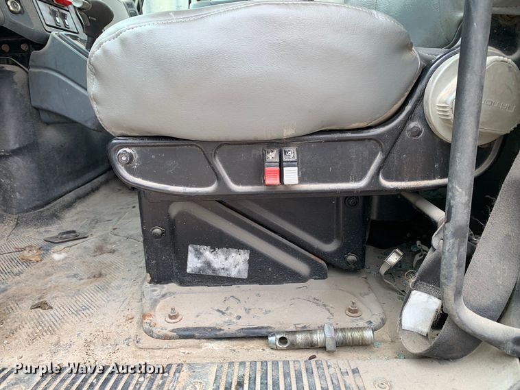 image for item DM7776 2007 International 4300 bucket truck