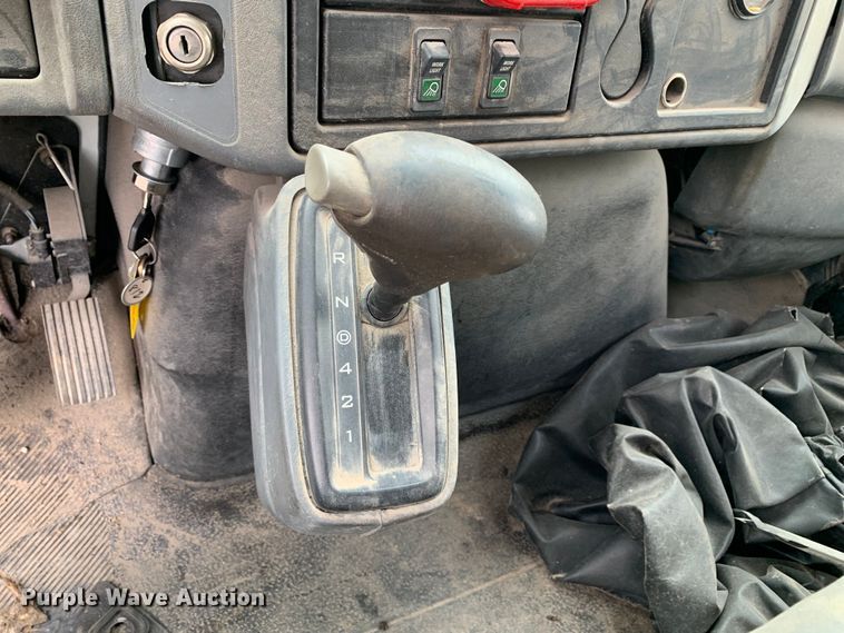 image for item DM7776 2007 International 4300 bucket truck