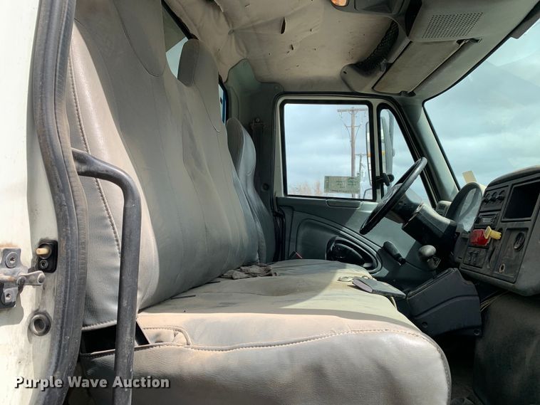 image for item DM7776 2007 International 4300 bucket truck