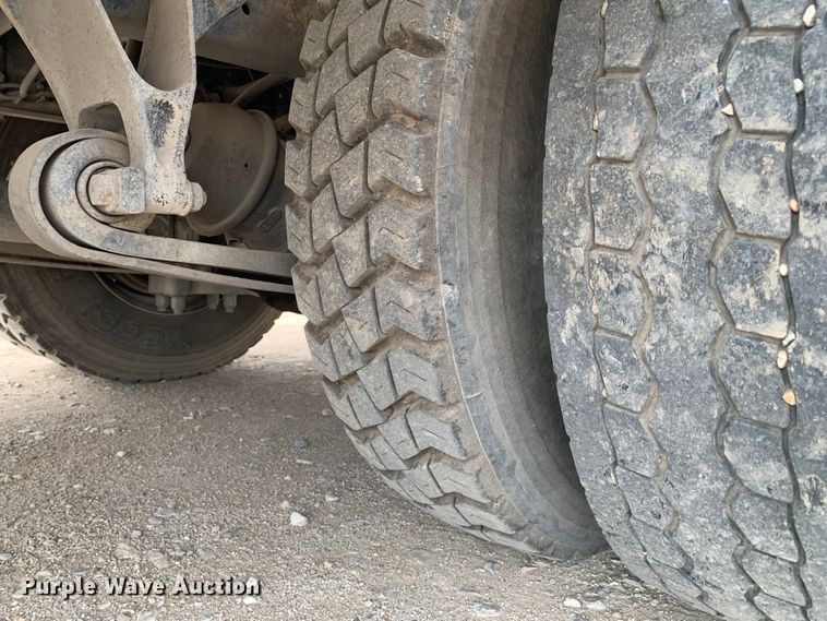 image for item DM7776 2007 International 4300 bucket truck