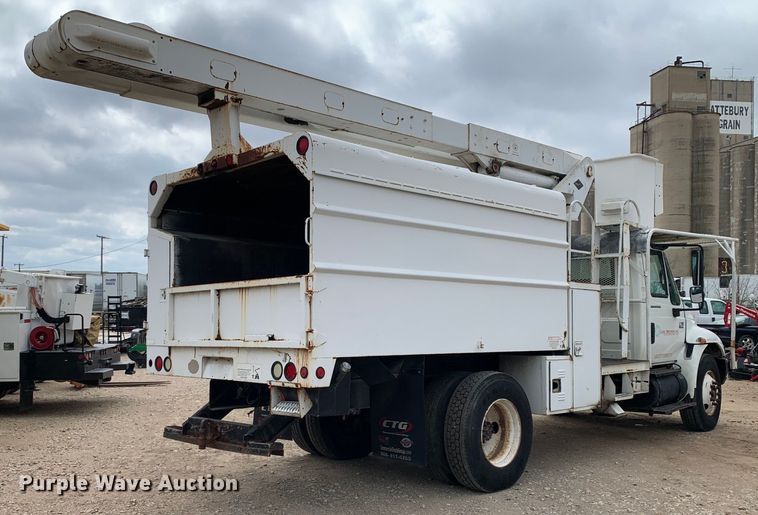 image for item DM7777 2003 International 4200 forestry bucket truck