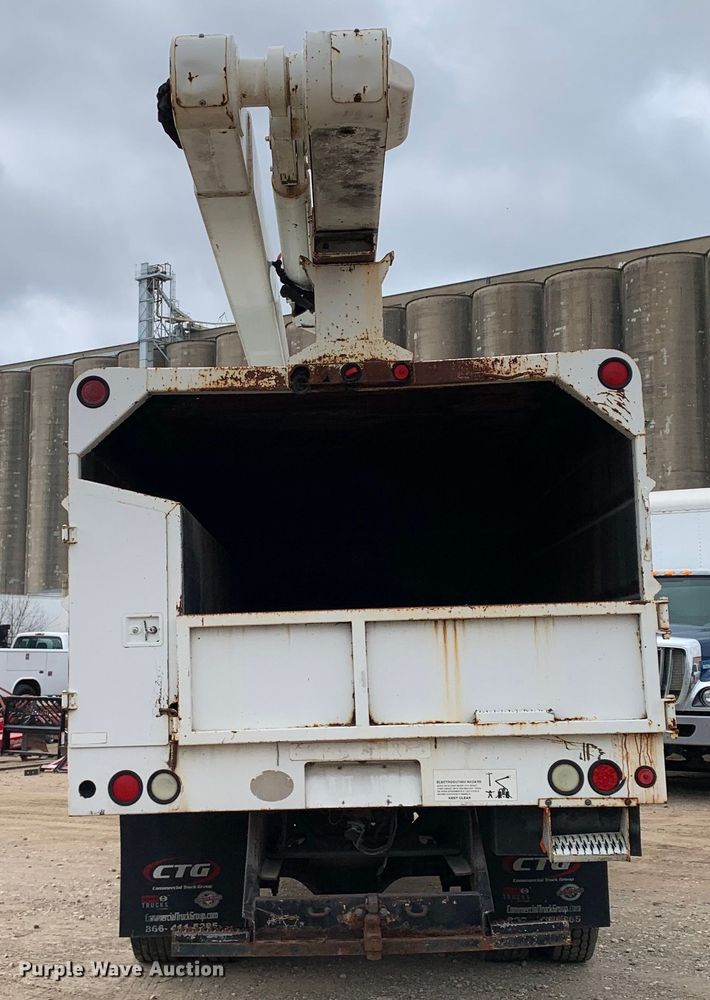 image for item DM7777 2003 International 4200 forestry bucket truck