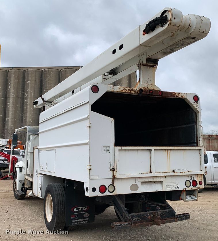 image for item DM7777 2003 International 4200 forestry bucket truck