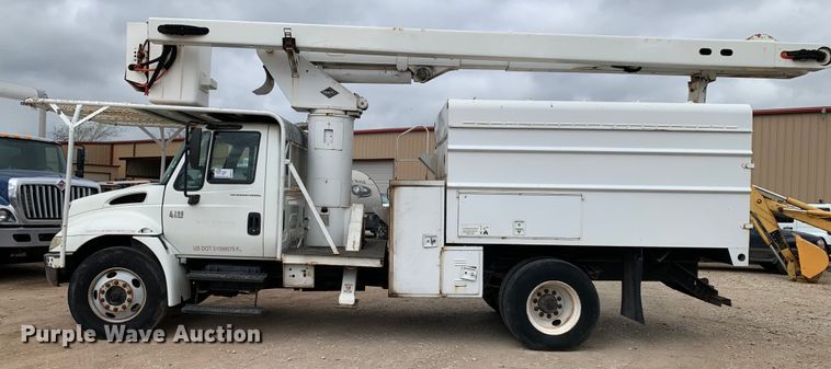 image for item DM7777 2003 International 4200 forestry bucket truck