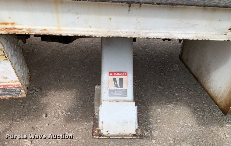 image for item DM7777 2003 International 4200 forestry bucket truck