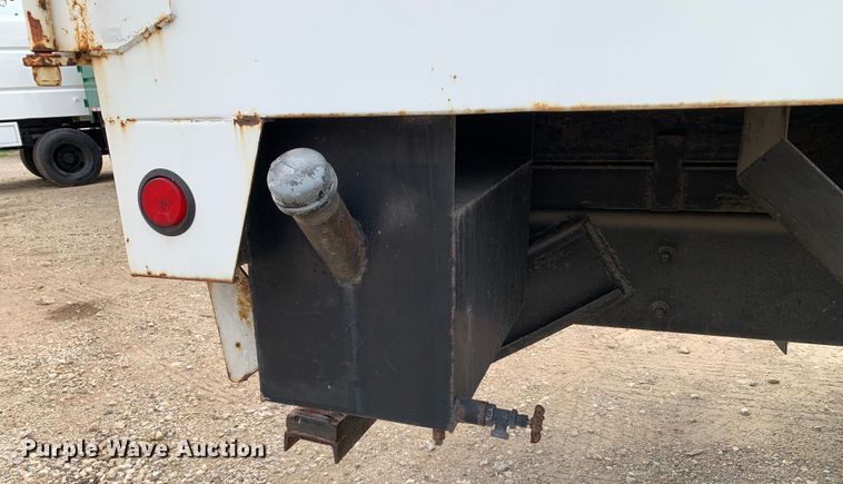 image for item DM7777 2003 International 4200 forestry bucket truck