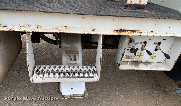 image for item DM7777 2003 International 4200 forestry bucket truck