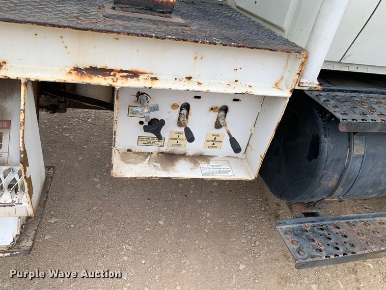 image for item DM7777 2003 International 4200 forestry bucket truck