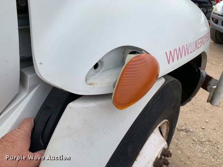 image for item DM7777 2003 International 4200 forestry bucket truck