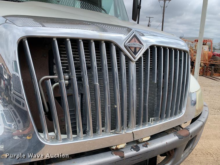 image for item DM7777 2003 International 4200 forestry bucket truck
