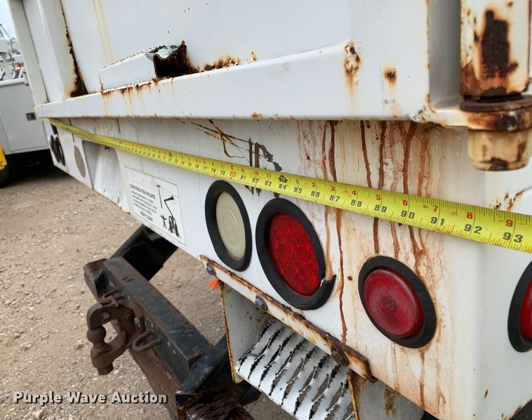 image for item DM7777 2003 International 4200 forestry bucket truck