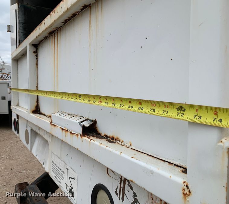 image for item DM7777 2003 International 4200 forestry bucket truck