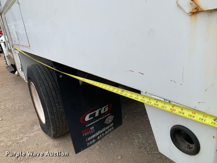 image for item DM7777 2003 International 4200 forestry bucket truck