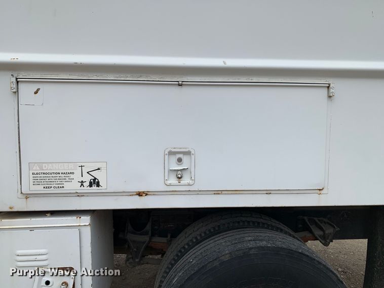image for item DM7777 2003 International 4200 forestry bucket truck
