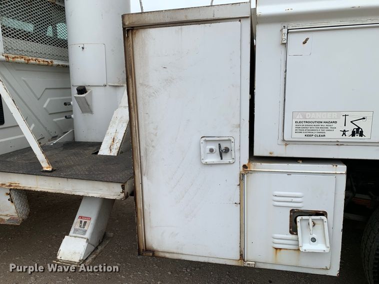 image for item DM7777 2003 International 4200 forestry bucket truck