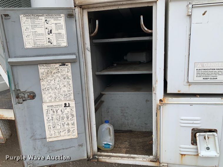 image for item DM7777 2003 International 4200 forestry bucket truck