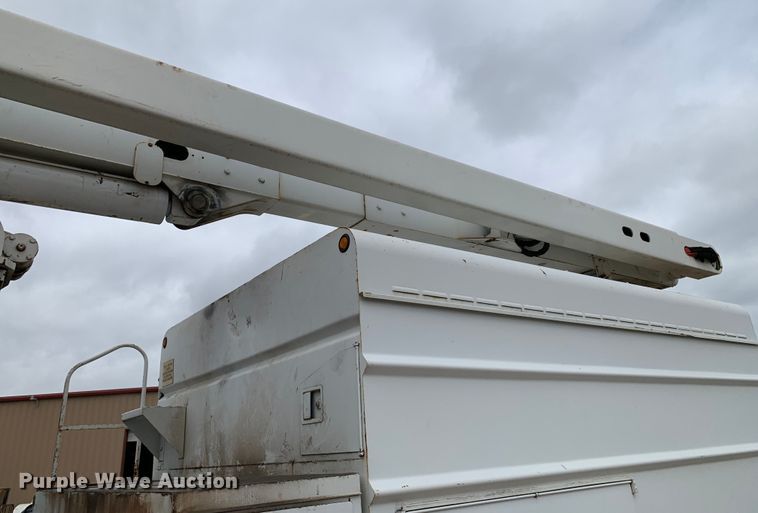 image for item DM7777 2003 International 4200 forestry bucket truck