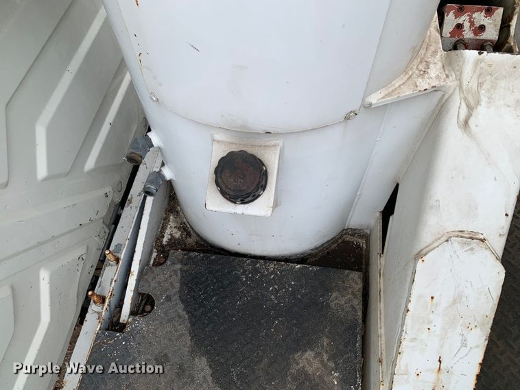 image for item DM7777 2003 International 4200 forestry bucket truck