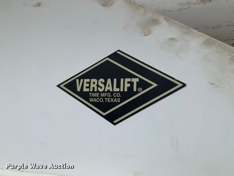 image for item DM7777 2003 International 4200 forestry bucket truck