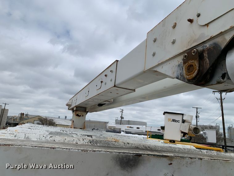 image for item DM7777 2003 International 4200 forestry bucket truck