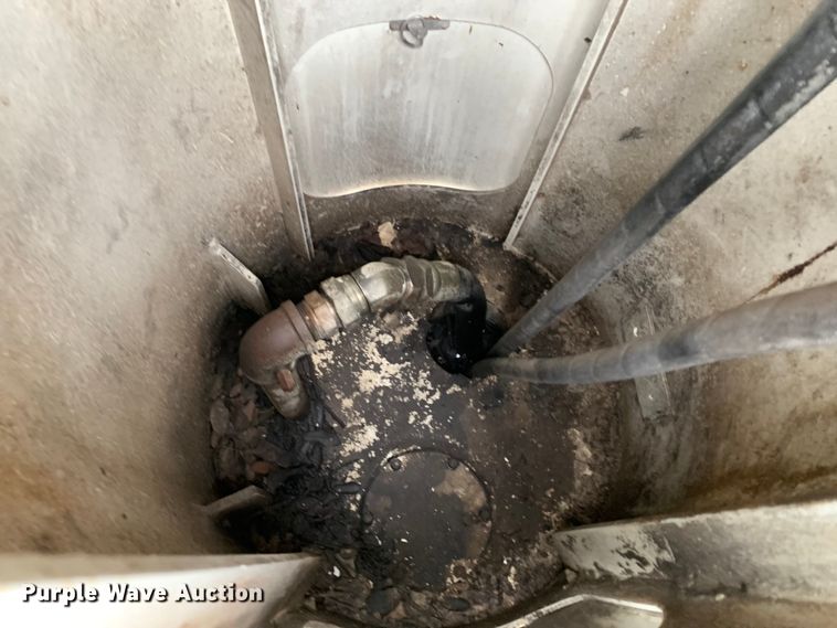 image for item DM7777 2003 International 4200 forestry bucket truck