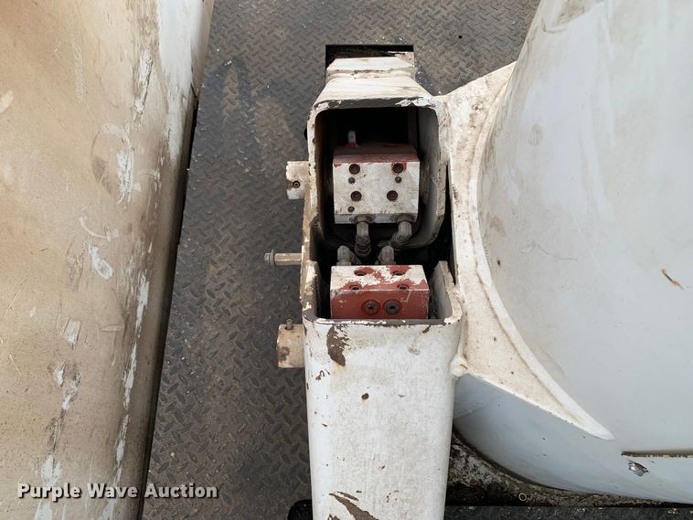 image for item DM7777 2003 International 4200 forestry bucket truck