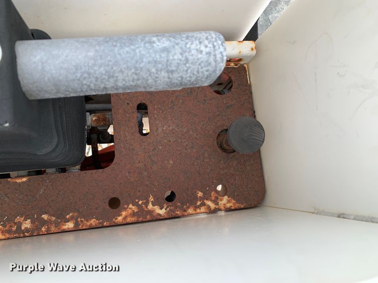 image for item DM7777 2003 International 4200 forestry bucket truck