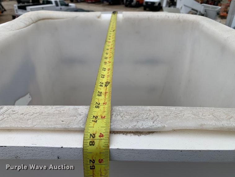 image for item DM7777 2003 International 4200 forestry bucket truck