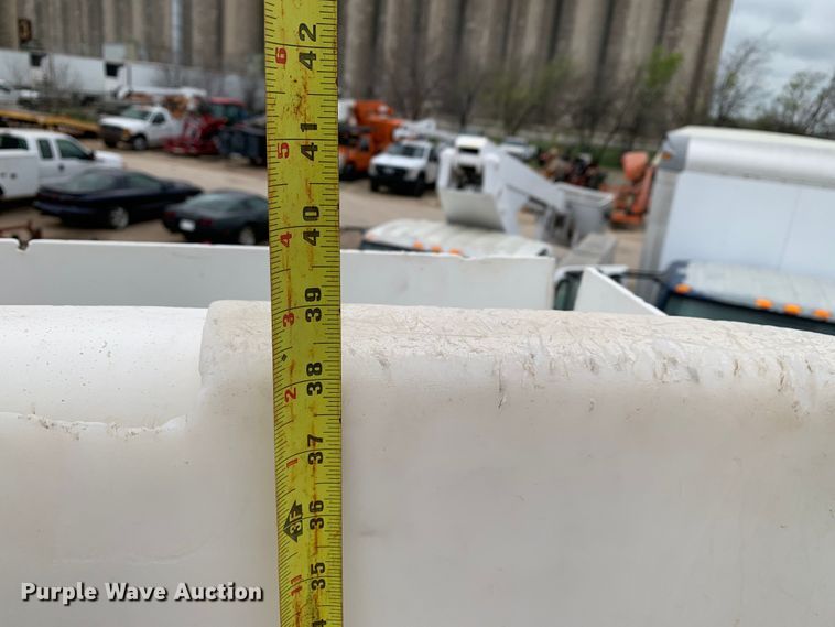 image for item DM7777 2003 International 4200 forestry bucket truck