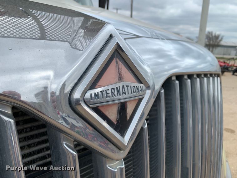 image for item DM7777 2003 International 4200 forestry bucket truck