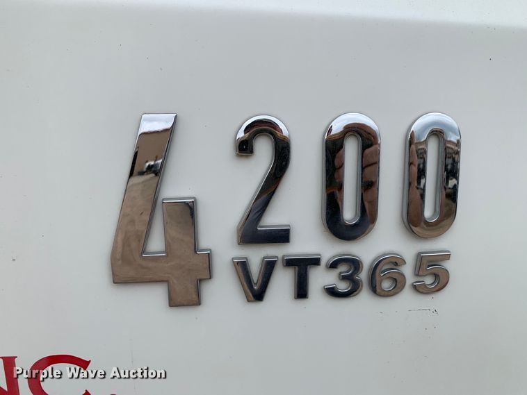 image for item DM7777 2003 International 4200 forestry bucket truck