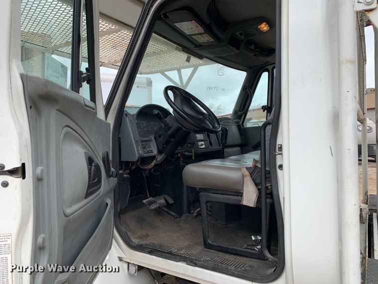 image for item DM7777 2003 International 4200 forestry bucket truck